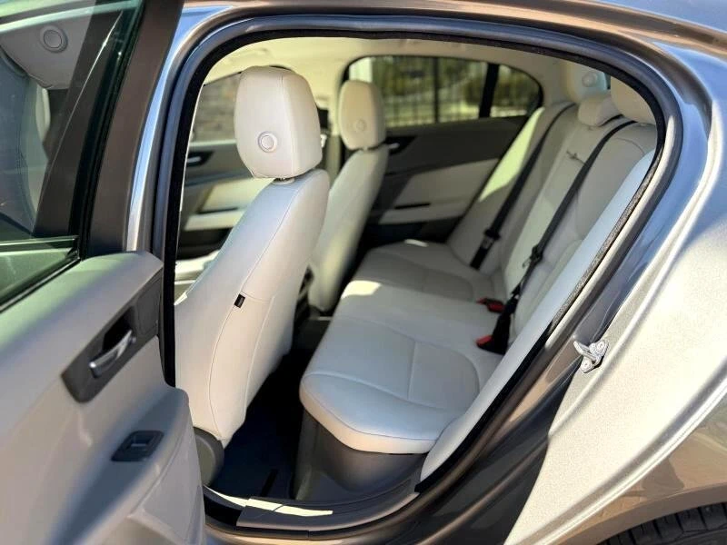 2018 Jaguar XE - Image 16 of 20