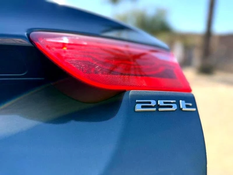2018 Jaguar XE - Image 12 of 20