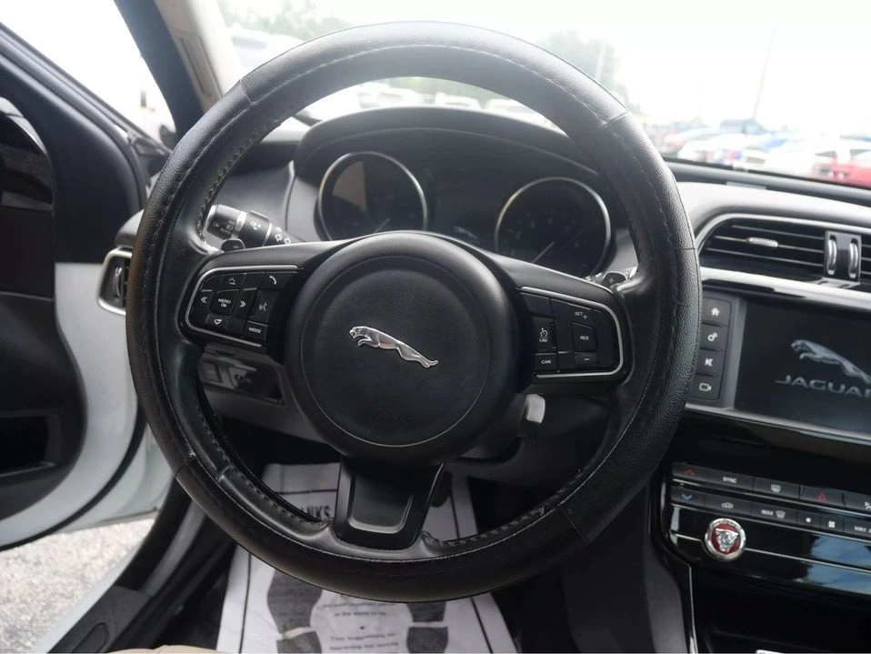 2018 Jaguar XE - Image 11 of 19