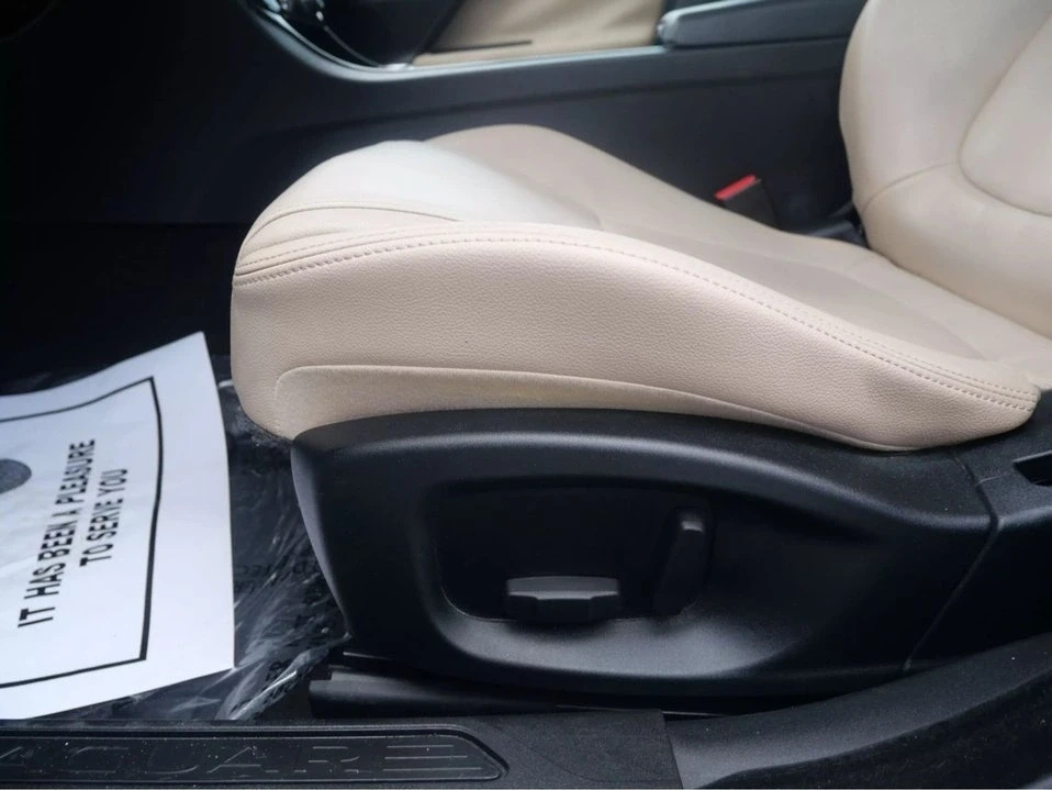 2018 Jaguar XE - Image 19 of 19