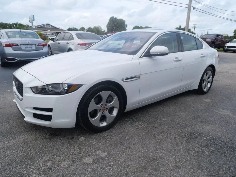 2018 Jaguar XE - Image 2 of 19