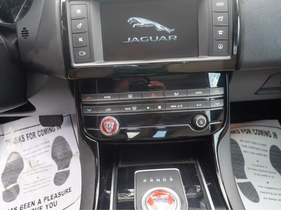 2018 Jaguar XE - Image 14 of 19