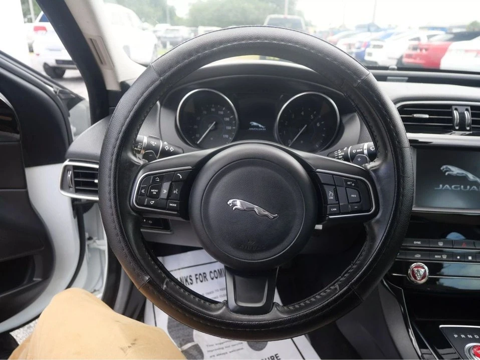 2018 Jaguar XE - Image 17 of 19