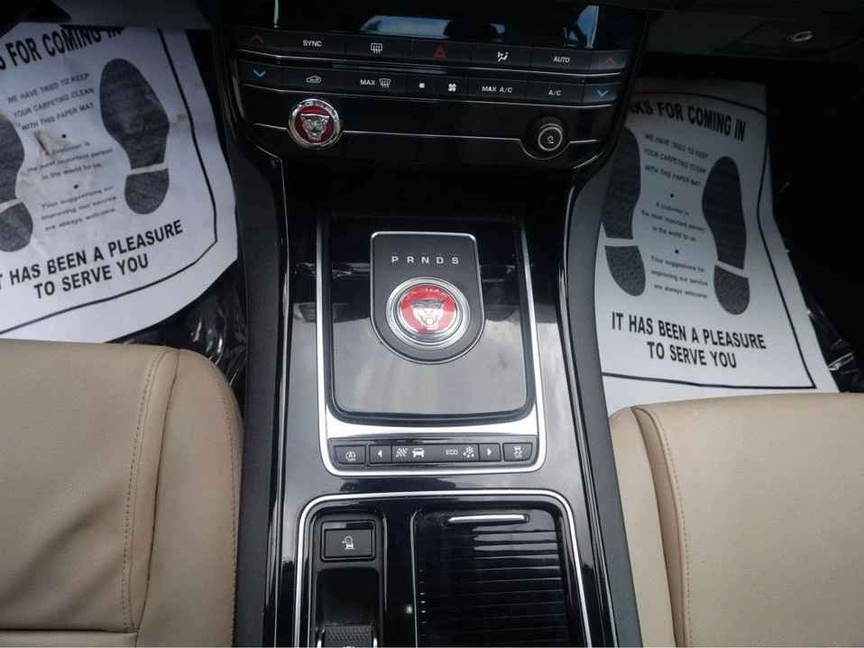 2018 Jaguar XE - Image 15 of 19