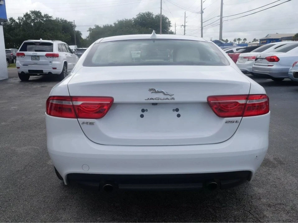 2018 Jaguar XE - Image 5 of 19