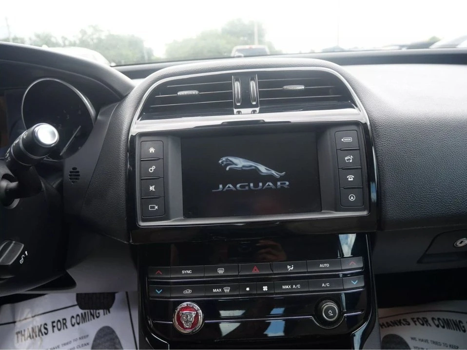 2018 Jaguar XE - Image 13 of 19