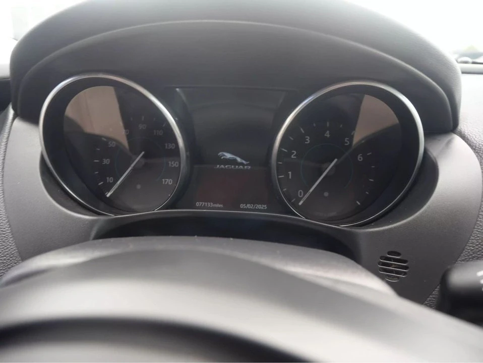 2018 Jaguar XE - Image 12 of 19