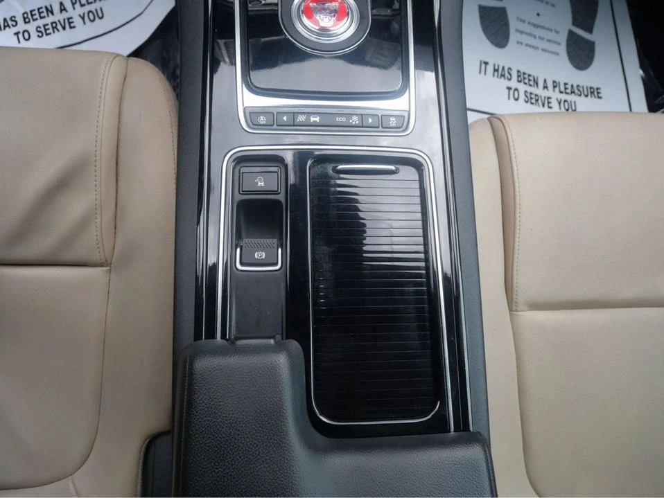 2018 Jaguar XE - Image 16 of 19