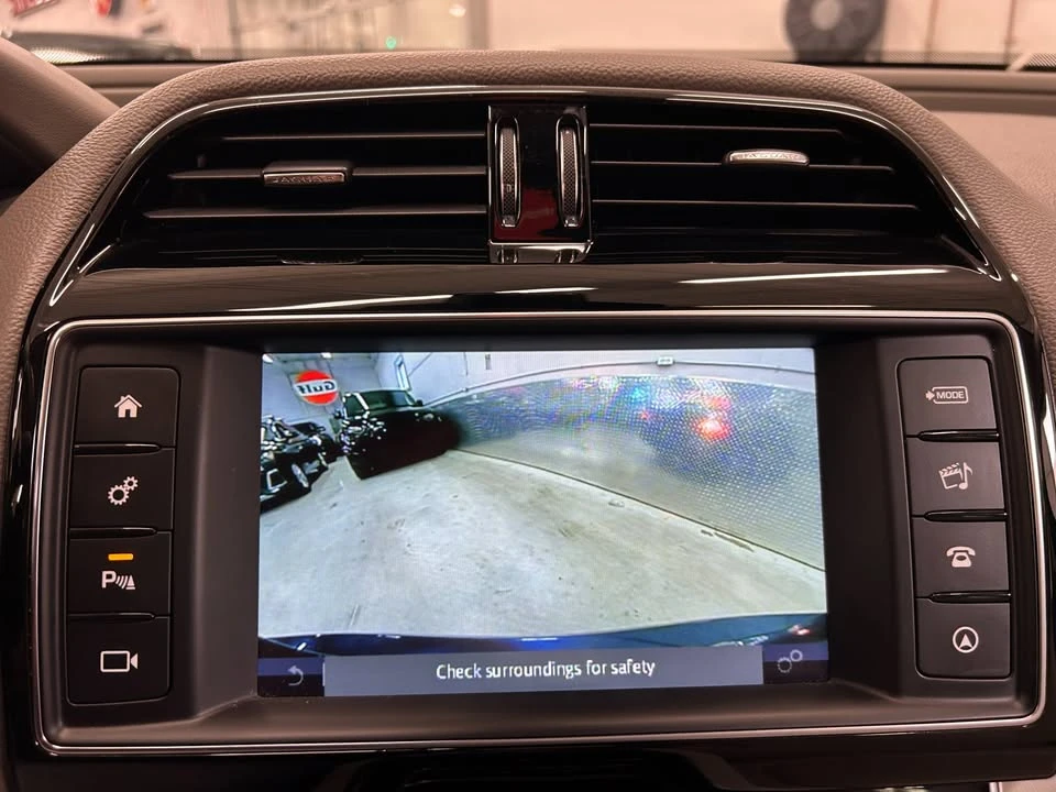 2018 Jaguar XE - Image 11 of 20