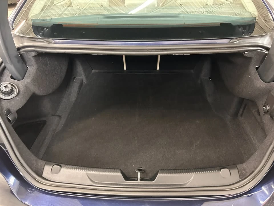 2018 Jaguar XE - Image 19 of 20