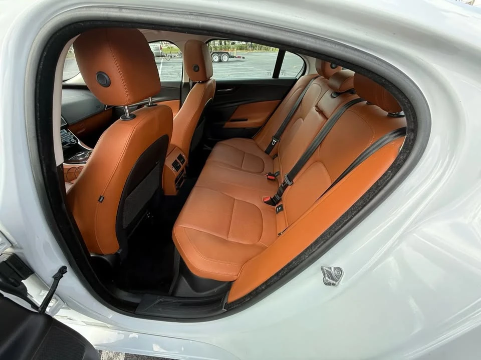 2018 Jaguar XE - Image 12 of 20