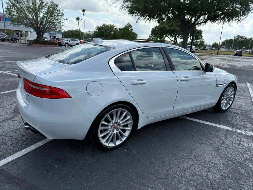 2018 Jaguar XE - Image 7 of 20