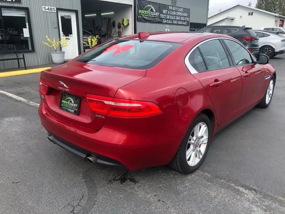 2018 Jaguar XE - Image 7 of 17