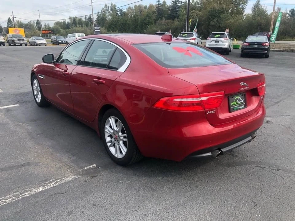 2018 Jaguar XE - Image 5 of 17