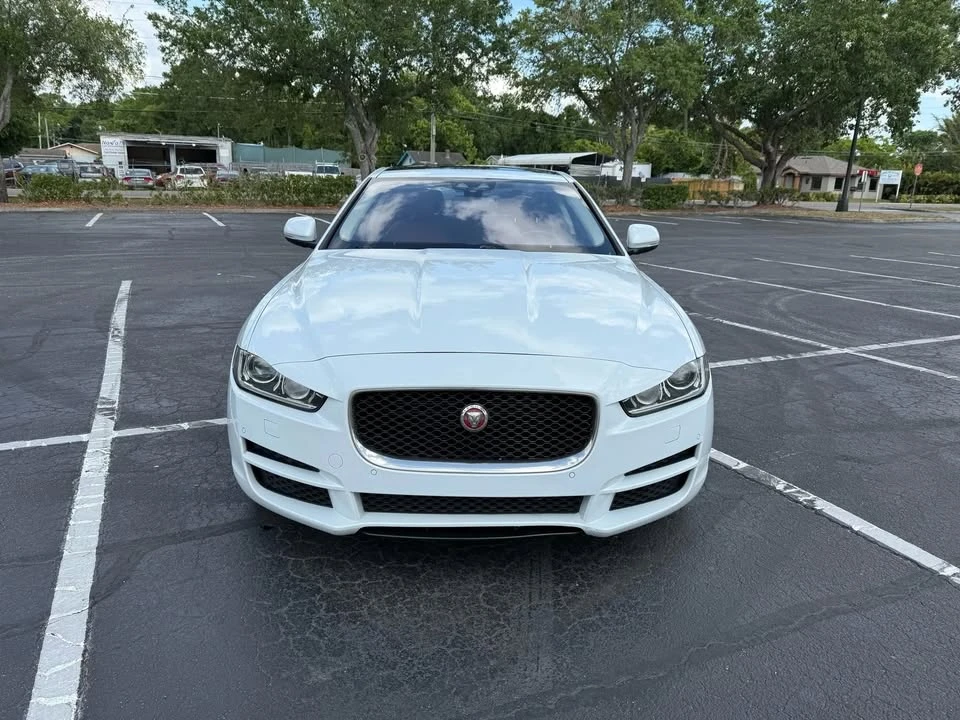 2018 Jaguar XE - Image 10 of 20
