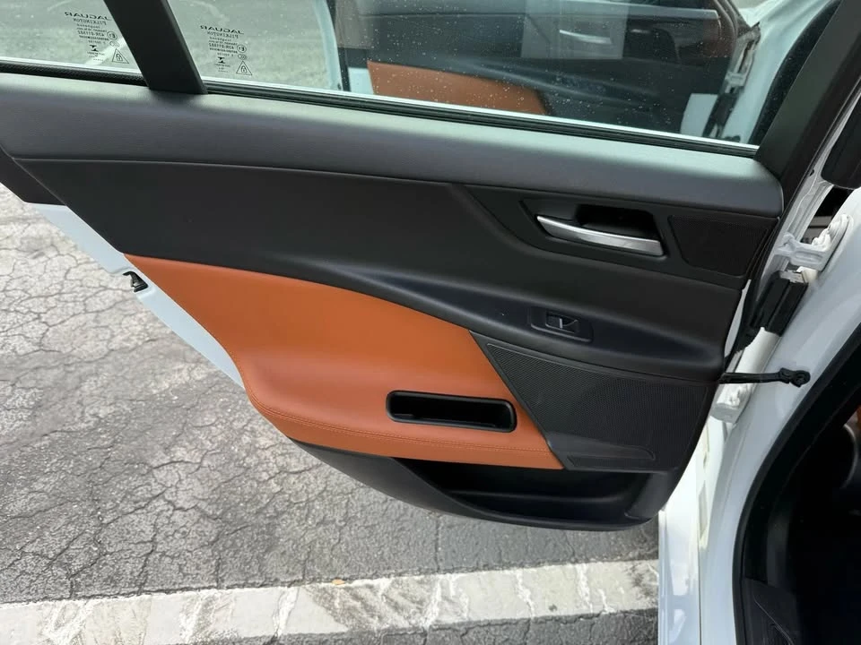 2018 Jaguar XE - Image 11 of 20