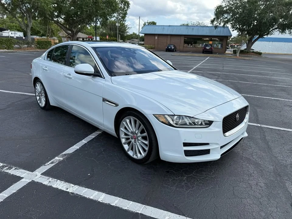 2018 Jaguar XE - Image 6 of 20
