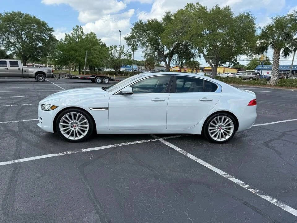 2018 Jaguar XE - Image 2 of 20