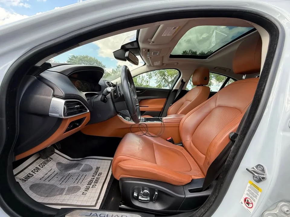 2018 Jaguar XE - Image 9 of 20