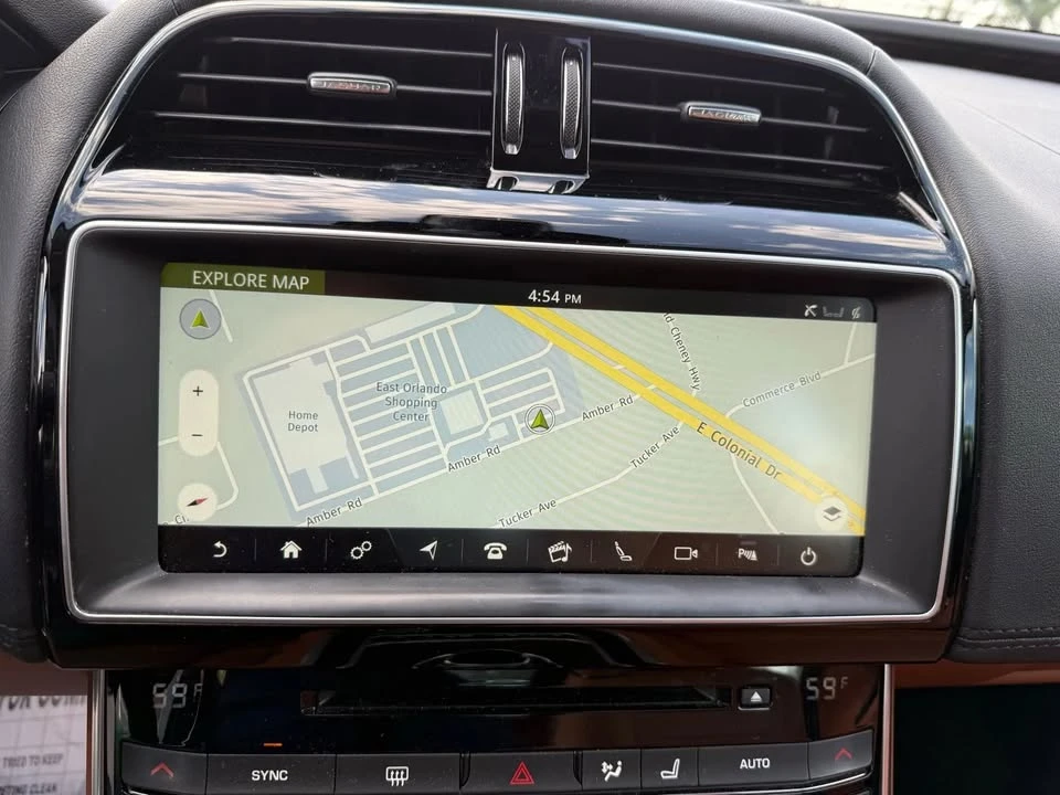 2018 Jaguar XE - Image 17 of 20