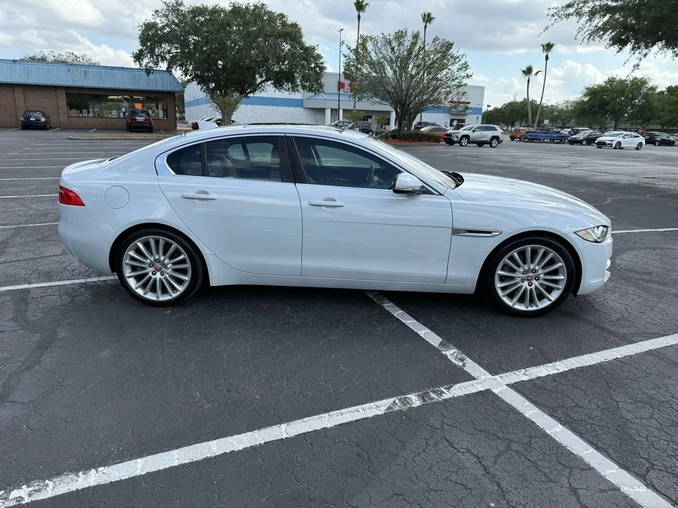 2018 Jaguar XE - Image 5 of 20