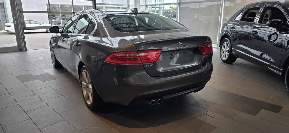 2018 Jaguar XE - Image 7 of 12