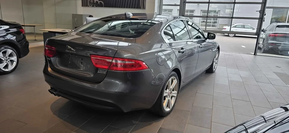 2018 Jaguar XE - Image 5 of 12