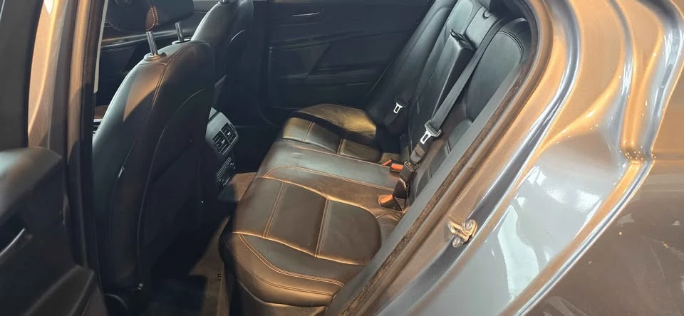 2018 Jaguar XE - Image 11 of 12