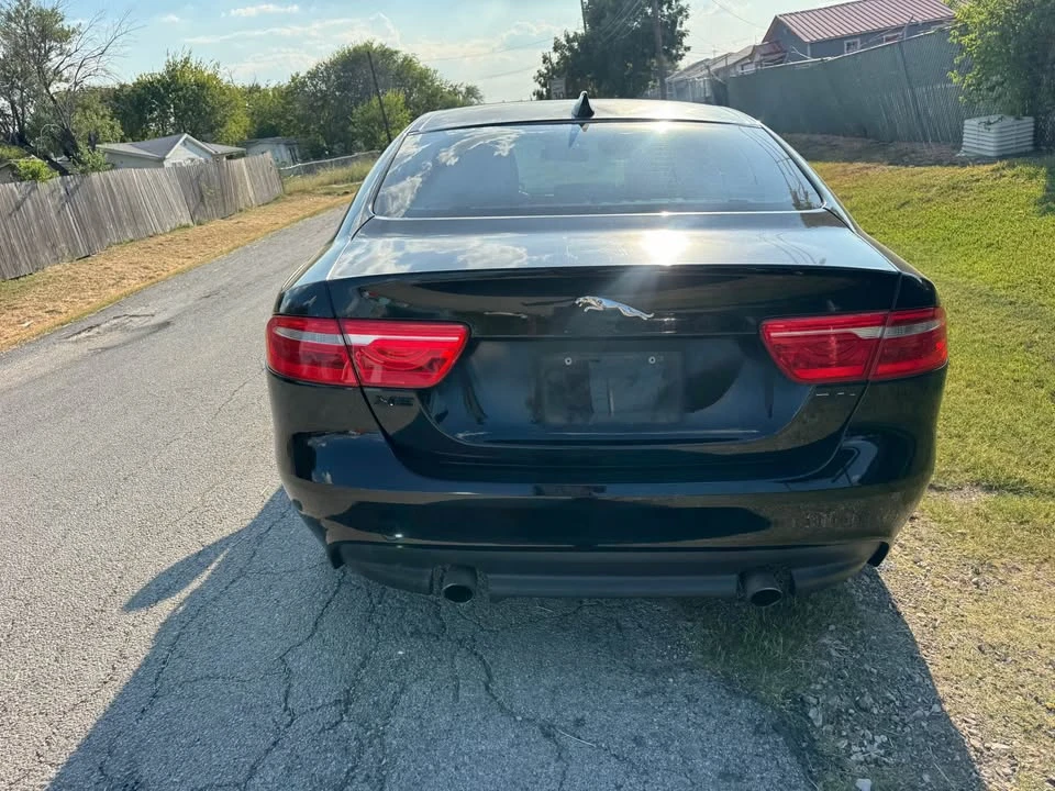 2018 Jaguar XE - Image 4 of 5