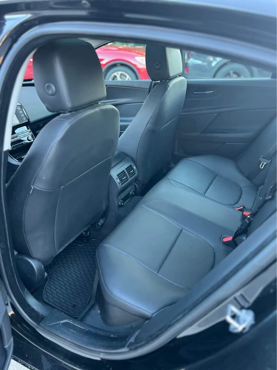 2018 Jaguar XE - Image 10 of 14