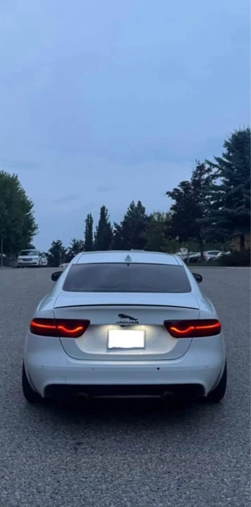 2018 Jaguar XE - Image 2 of 3