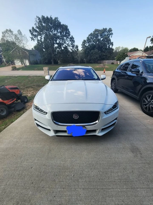 2018 Jaguar XE - Image 2 of 3