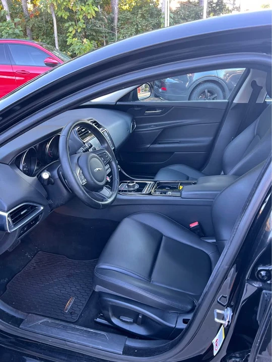 2018 Jaguar XE - Image 9 of 14