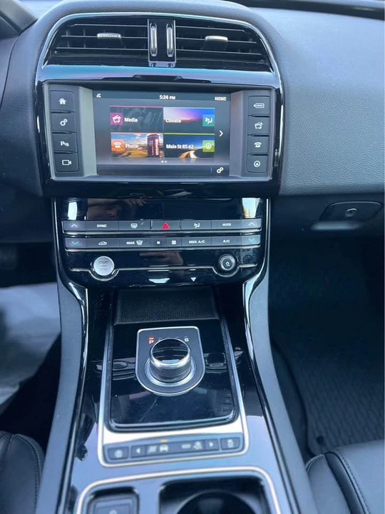 2018 Jaguar XE - Image 7 of 14