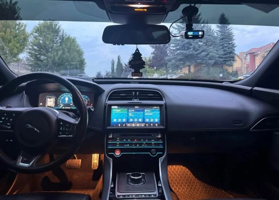 2018 Jaguar XE - Image 3 of 3