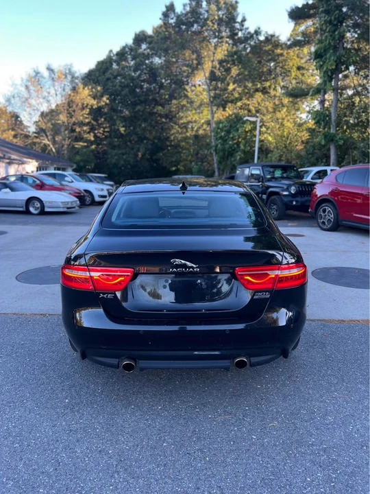 2018 Jaguar XE - Image 13 of 14