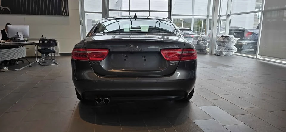 2018 Jaguar XE - Image 6 of 12