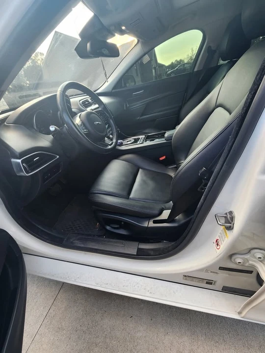 2018 Jaguar XE - Image 3 of 3