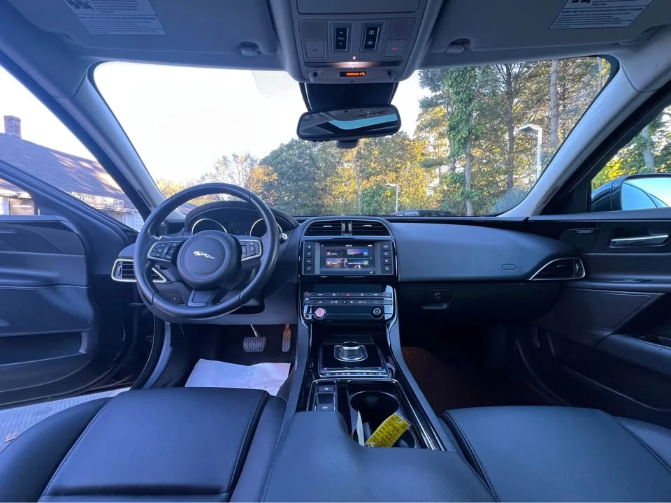2018 Jaguar XE - Image 8 of 14