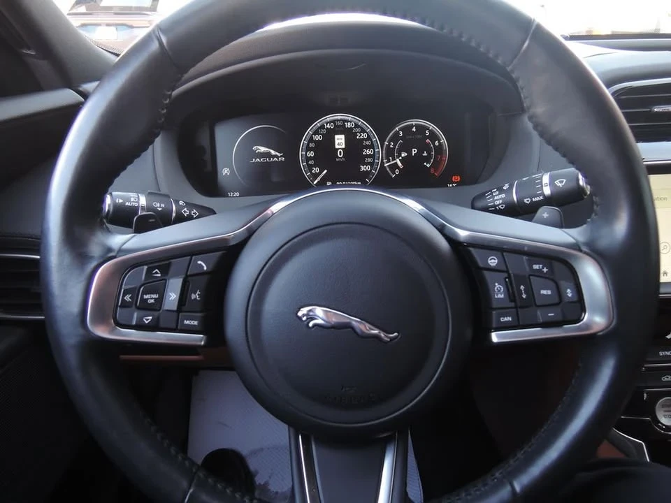 2018 Jaguar XE - Image 8 of 10