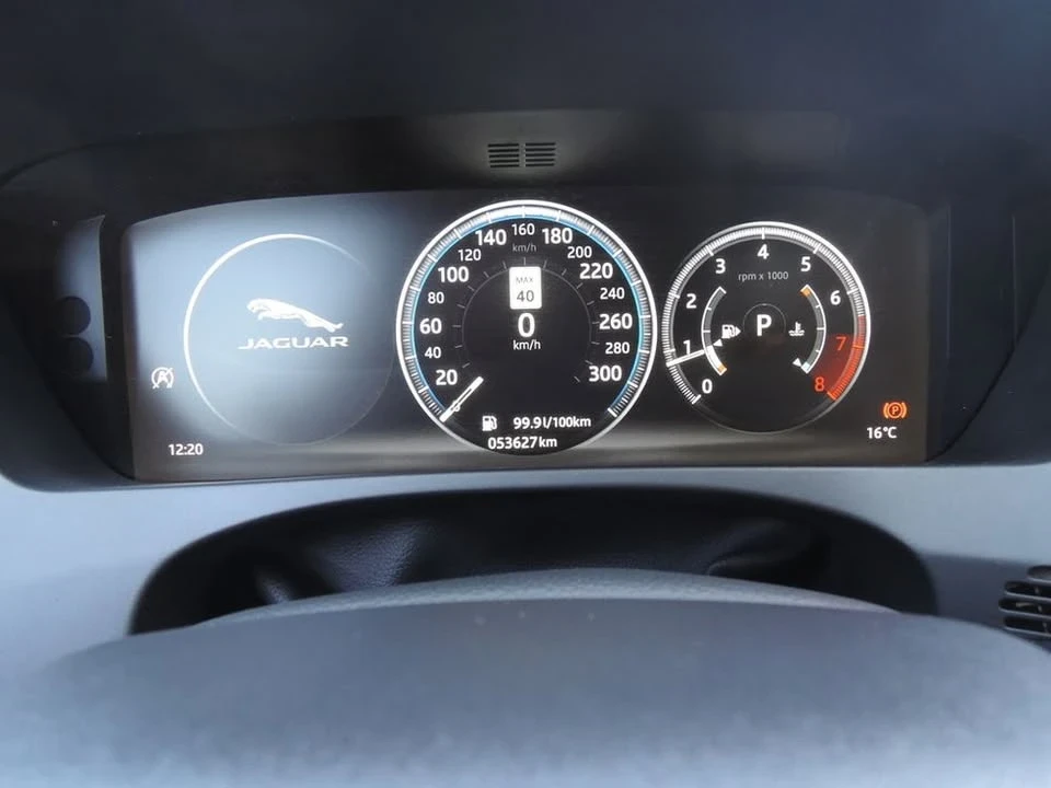 2018 Jaguar XE - Image 7 of 10