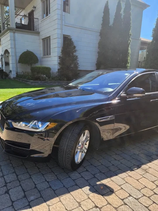 2018 Jaguar XE - Image 3 of 7