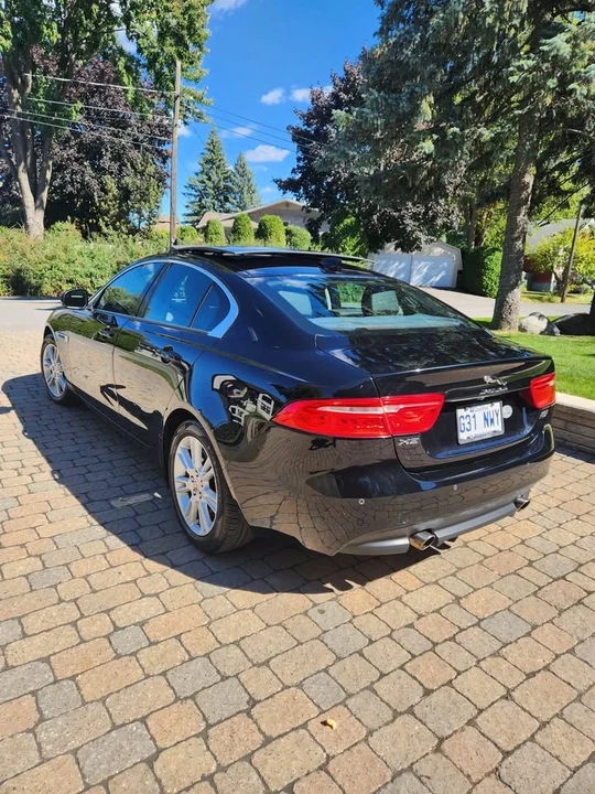 2018 Jaguar XE - Image 5 of 7