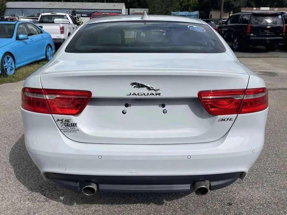2018 Jaguar XE - Image 6 of 14