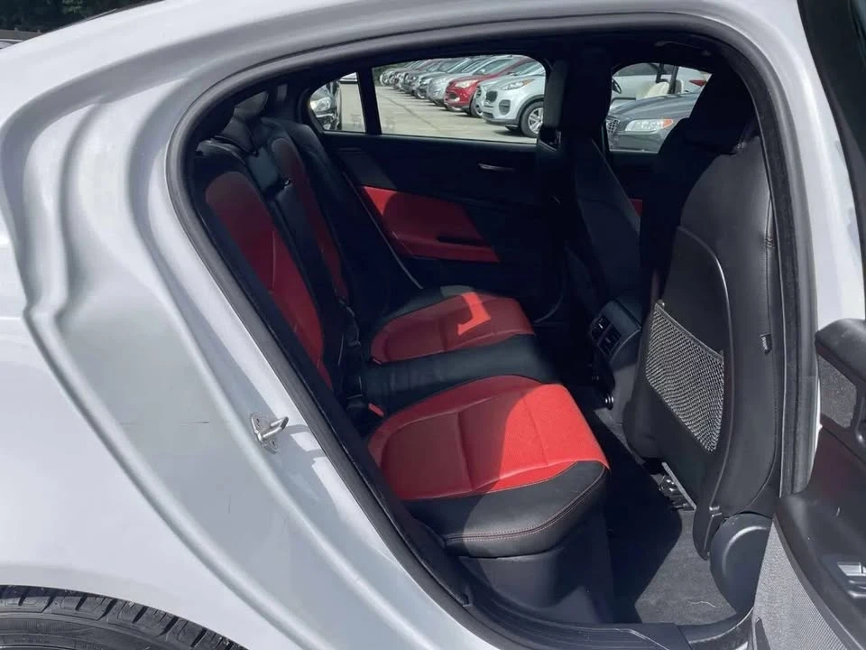 2018 Jaguar XE - Image 10 of 14