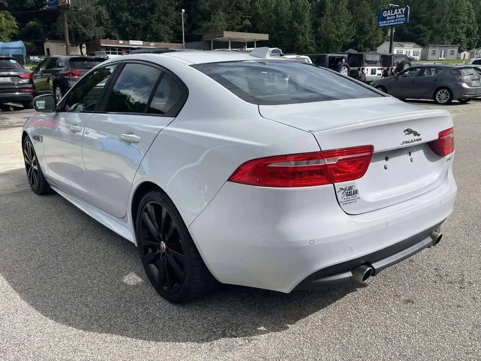 2018 Jaguar XE - Image 5 of 14