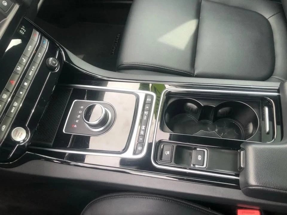 2018 Jaguar XE - Image 14 of 17