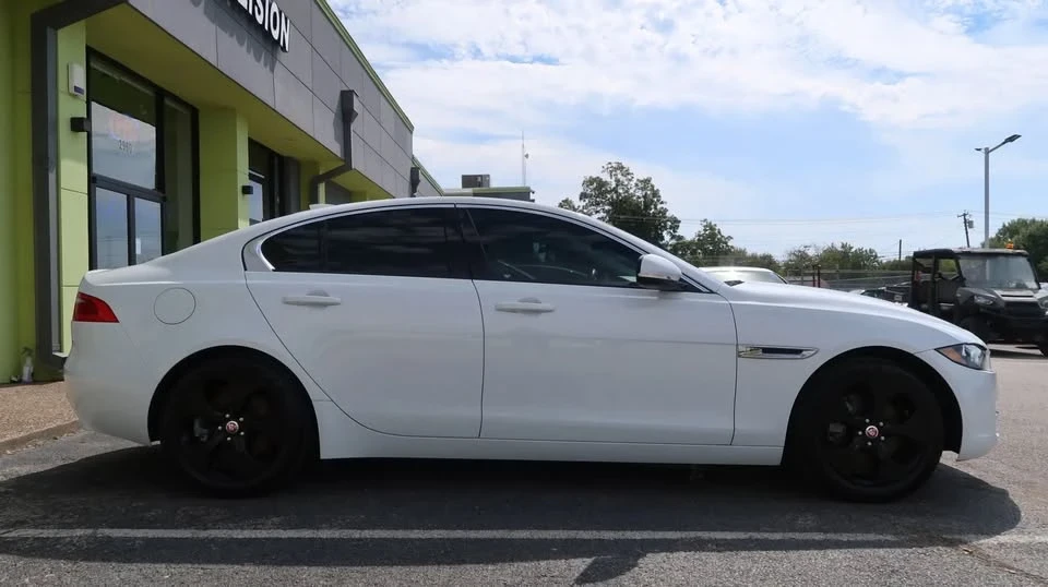 2018 Jaguar XE - Image 8 of 9