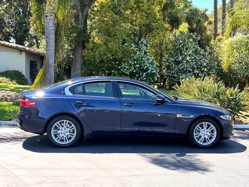 2018 Jaguar XE - Image 5 of 18