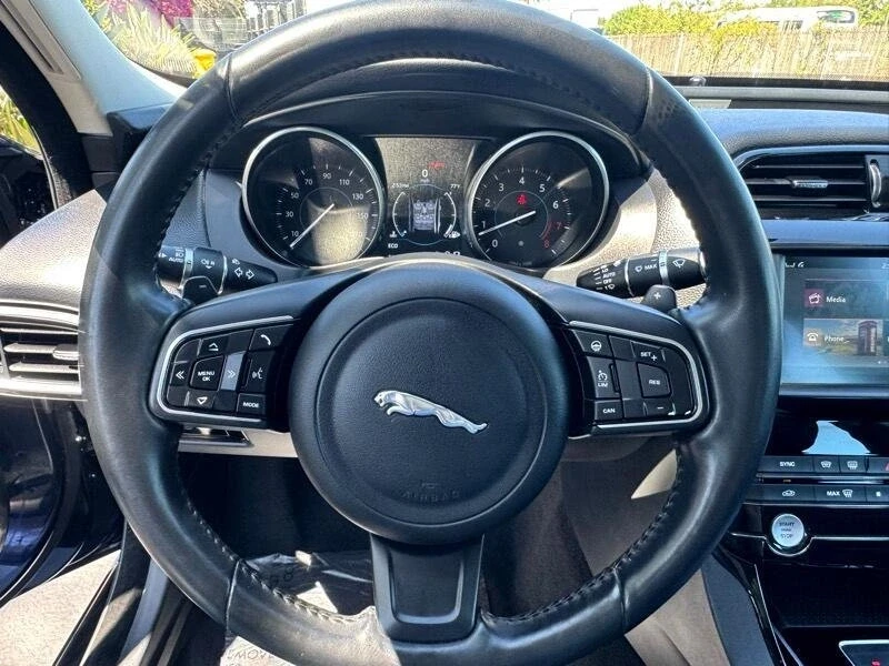 2018 Jaguar XE - Image 14 of 18